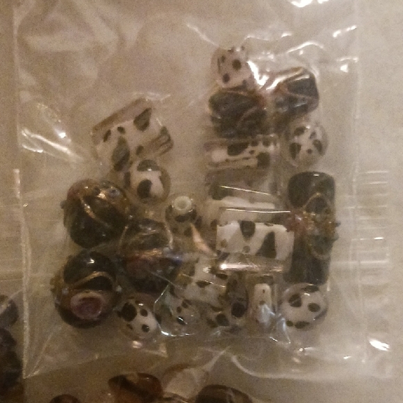 Assorted Bead Collection - Picture 3 of 6